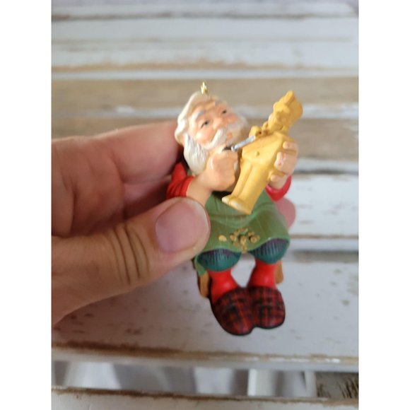 Hallmark Santa soldier toy making 2001 ornament Xm - Picture 5 of 7